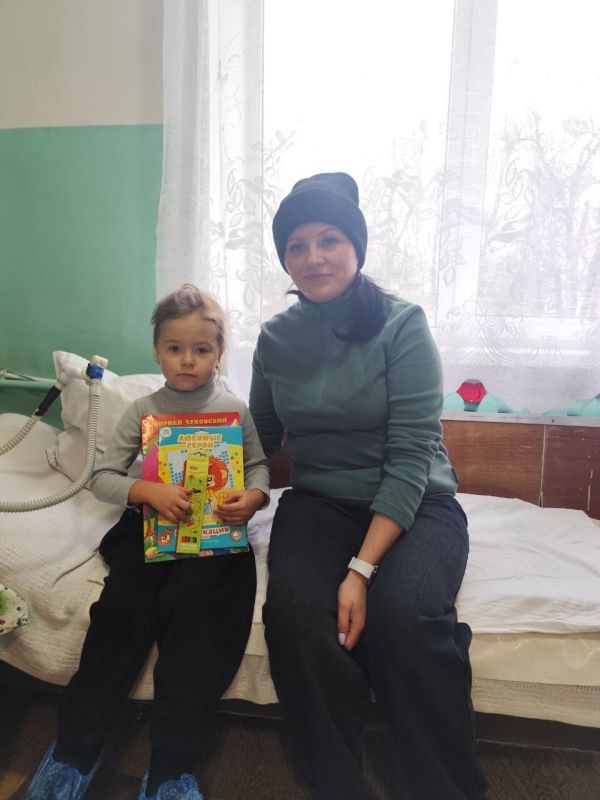 Наталья Бегуненко: Руководитель Управы Петровского внутригородского района Администрации городского округа Донецк Бегуненко Наталья совместно с заместителем главы администрации г. о. Донецк Владимиром Зайцевым передали... Наталья Бегуненко: Руководитель Управы Петровского внутригородского района Администрации городского округа Донецк Бегуненко Наталья совместно с заместителем главы администрации г. о. Донецк Владимиром Зайцевым передали...