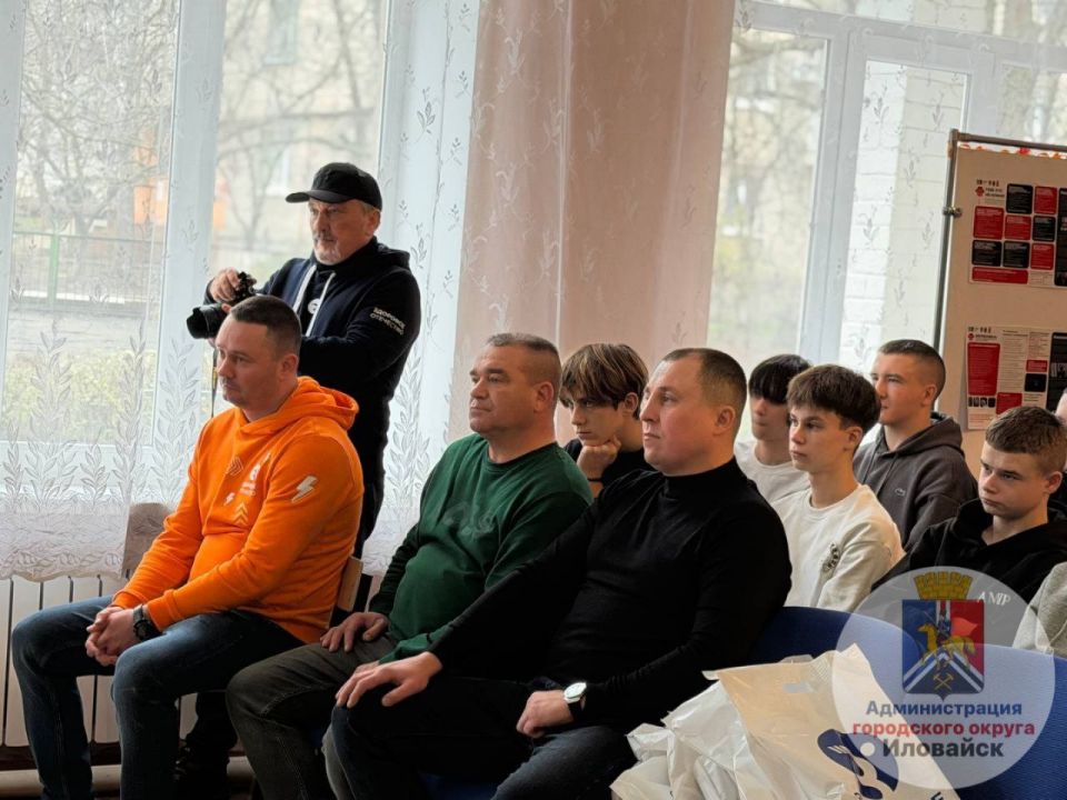 Денис Зубов: В городском округе Иловайск в ГБОУ «СШ № 12 им. М. Толстых г.о. Иловайск» состоялось торжественное мероприятие, посвящённое волонтерам, которые в трудную минуту оказали нашему городу помощь Денис Зубов: В городском округе Иловайск в ГБОУ «СШ № 12 им. М. Толстых г.о. Иловайск» состоялось торжественное мероприятие, посвящённое волонтерам, которые в трудную минуту оказали нашему городу помощь