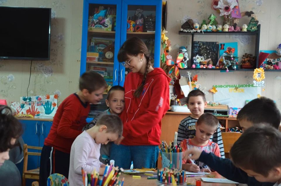 День добровольца. Добровольчество начинается с простых вещей: взаимовыручки, доброты и желания не проходить мимо День добровольца. Добровольчество начинается с простых вещей: взаимовыручки, доброты и желания не проходить мимо