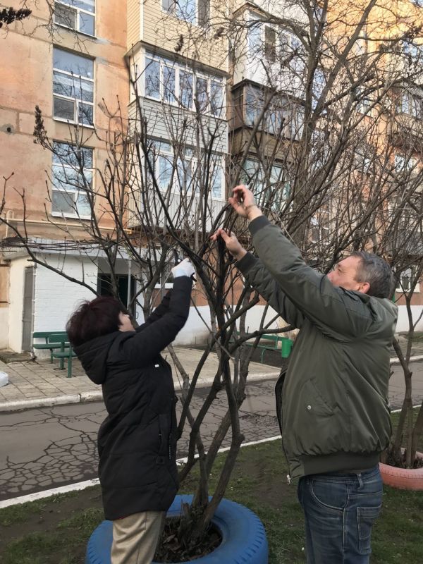Участники ТОС «Мечта» Кировского вышли на субботник Участники ТОС «Мечта» Кировского вышли на субботник