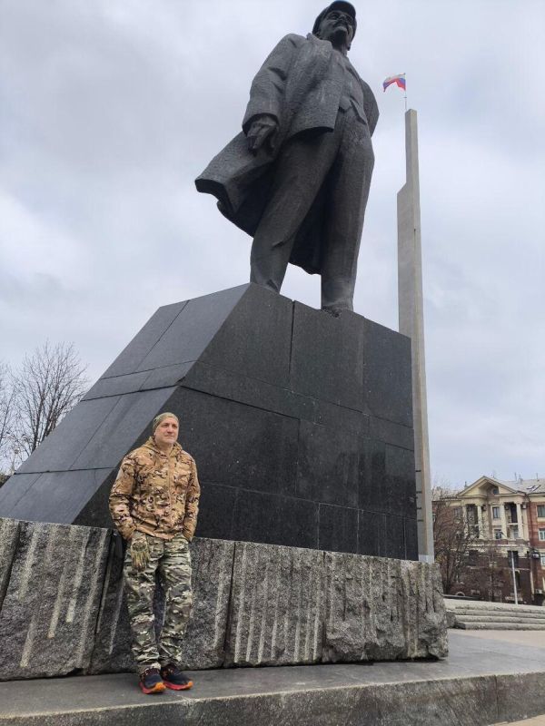 Захар Прилепин: С ИМЕНЕМ ЕГО И ПОД ЕГО ЗНАМЕНЕМ