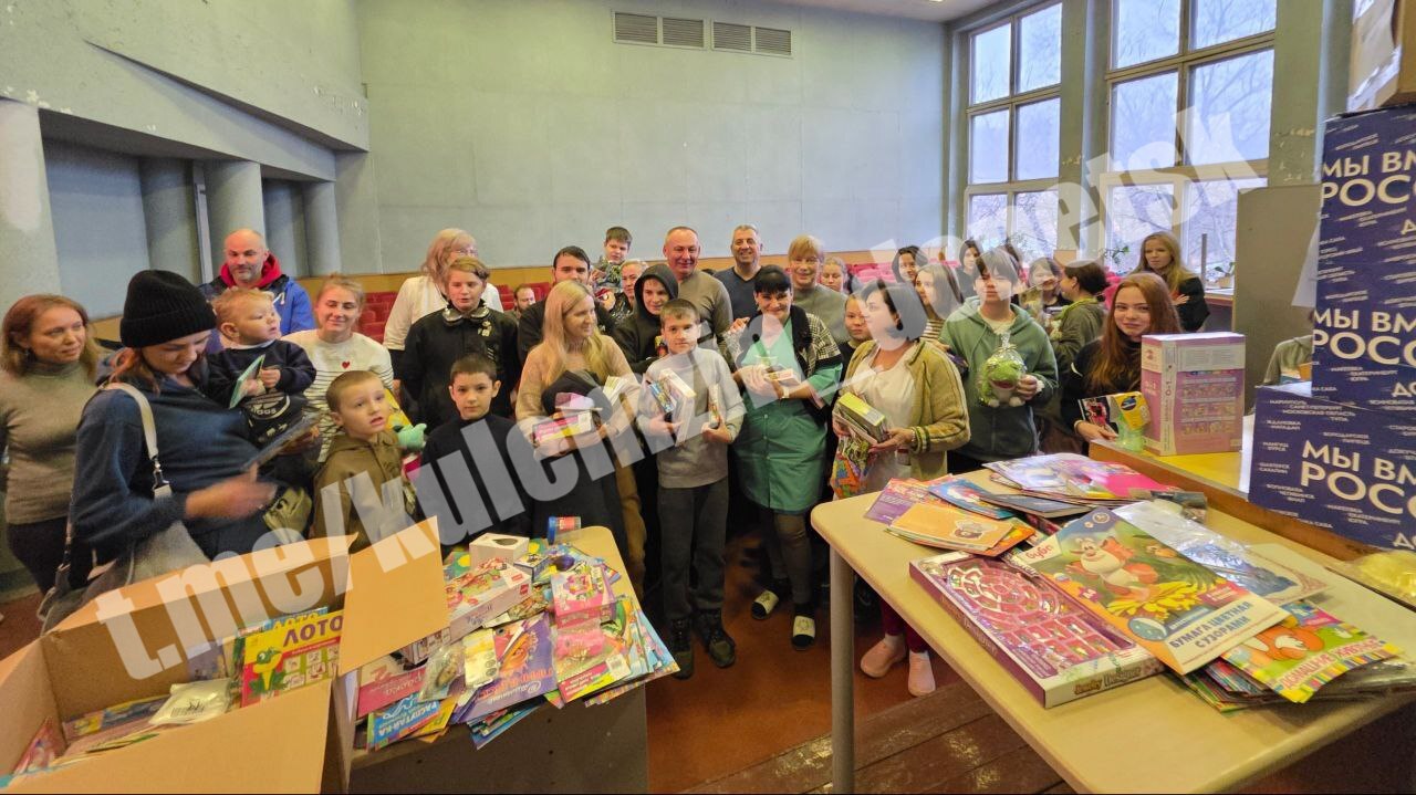 Алексей Кулемзин: Активисты партии «Единая Россия» продолжают раздавать «Коробки храбрости» в детские медицинские учреждения Донецка Алексей Кулемзин: Активисты партии «Единая Россия» продолжают раздавать «Коробки храбрости» в детские медицинские учреждения Донецка