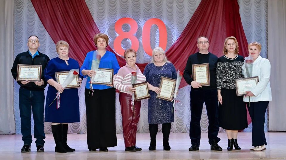 Лариса Толстыкина: Поздравила коллектив Донецкого республиканского протезно-ортопедического центра с 80-летним юбилеем предприятия