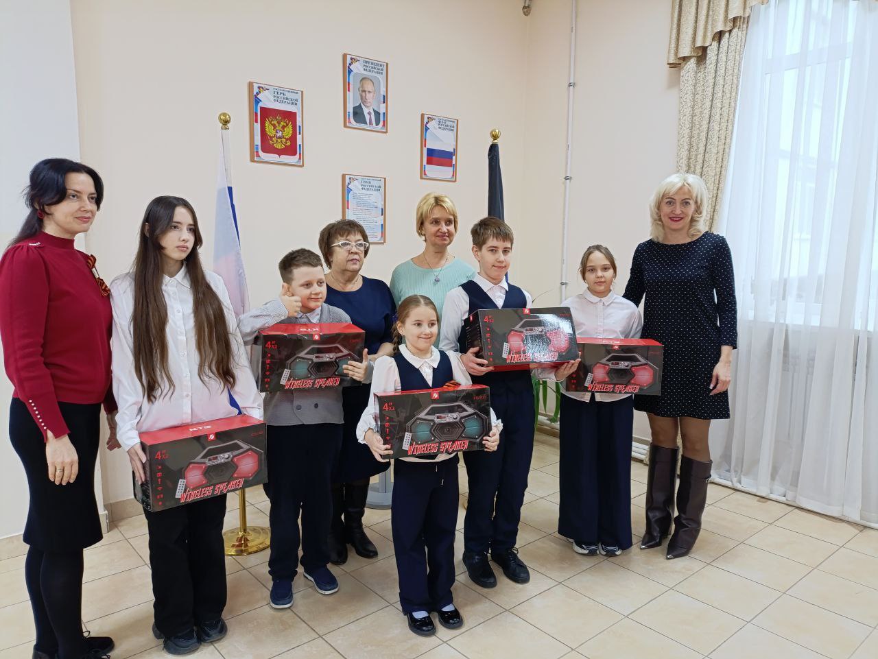 Подарки юным талантам от Женского движения Единой России! Подарки юным талантам от Женского движения Единой России!