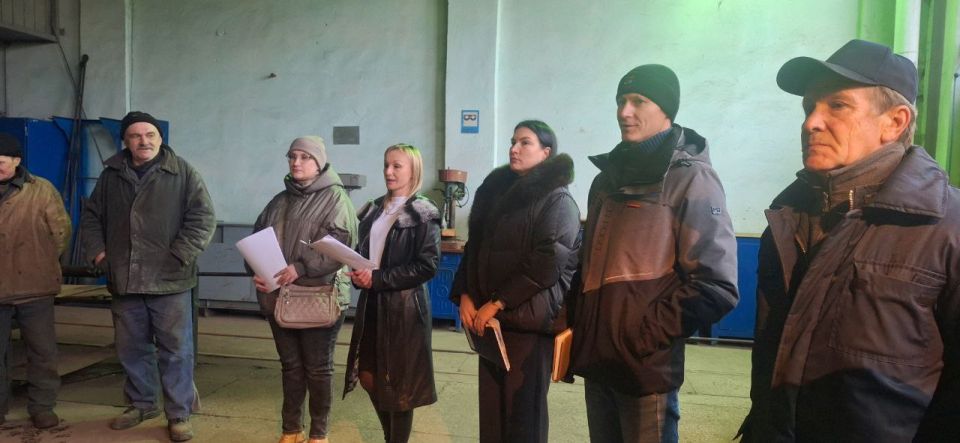 Руководство вагонного депо Ясиноватая Донецкого филиала ФГУП «Железные дороги Новороссии» 02 декабря 2025 года провело встречу с трудовым коллективом Руководство вагонного депо Ясиноватая Донецкого филиала ФГУП «Железные дороги Новороссии» 02 декабря 2025 года провело встречу с трудовым коллективом