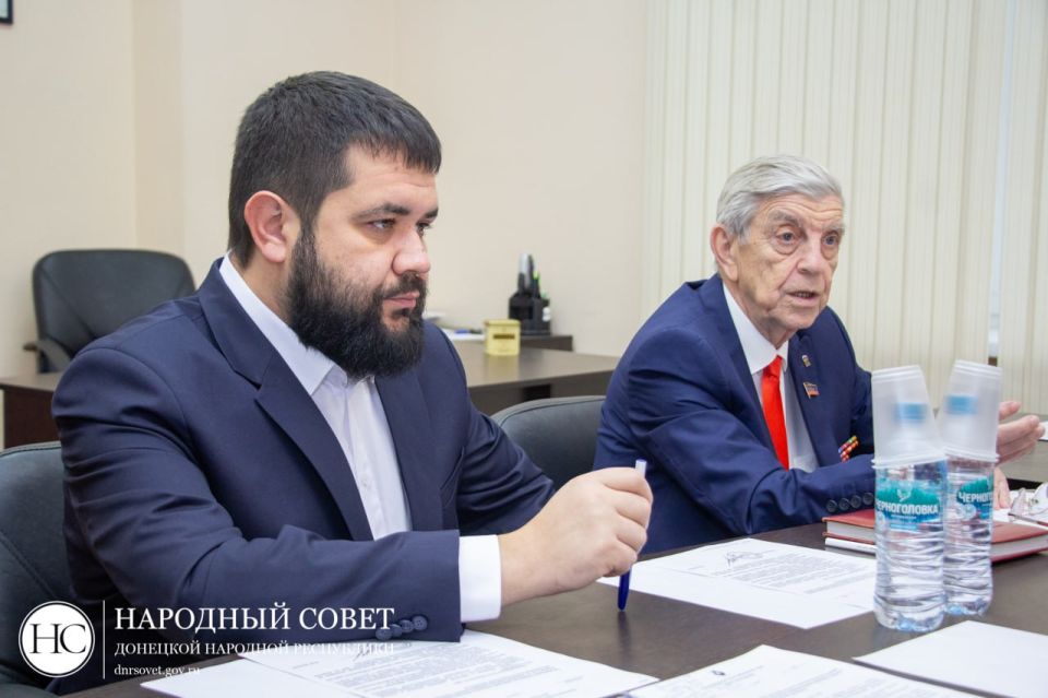 Депутаты рассмотрели проект постановления коллег из Законодательной Думы Хабаровского края Депутаты рассмотрели проект постановления коллег из Законодательной Думы Хабаровского края