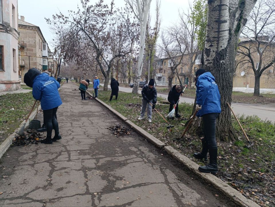 В Ждановке прошел субботник В Ждановке прошел субботник