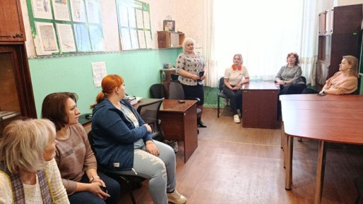 Сегодня, 5 декабря, в Советском внутригородском районе депутат Макеевского городского совета первого созыва Оксана Бевцык провела встречу с трудовым коллективом Основной школы № 41