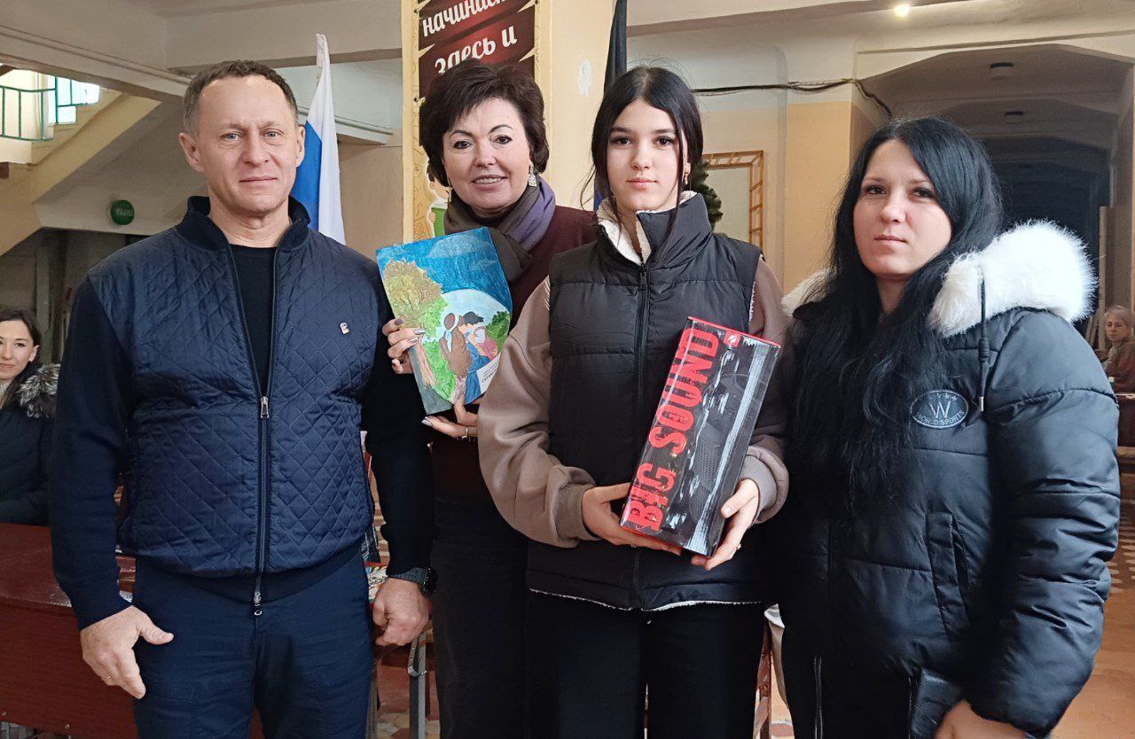 Подарки юным талантам от Женского движения Единой России! Подарки юным талантам от Женского движения Единой России!