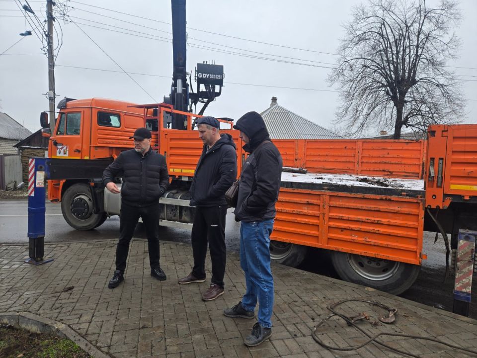 Сегодня глава муниципального образования городского округа Дебальцево Сергей Желновач провел объезд города Дебальцево с целью проверки текущего состояние благоустройства территории Сегодня глава муниципального образования городского округа Дебальцево Сергей Желновач провел объезд города Дебальцево с целью проверки текущего состояние благоустройства территории