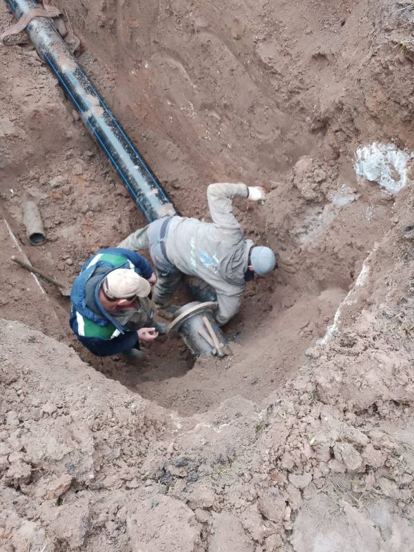 Специалисты из Санкт-Петербурга помогают решать проблемы с водоснабжением в Мариуполе Специалисты из Санкт-Петербурга помогают решать проблемы с водоснабжением в Мариуполе