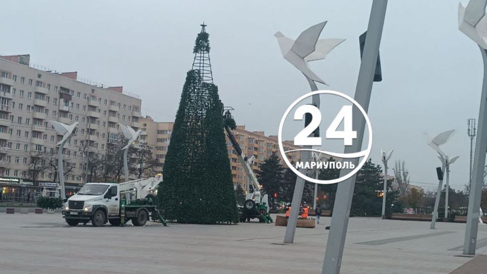 Продолжается подготовка города к Новогодним праздникам!