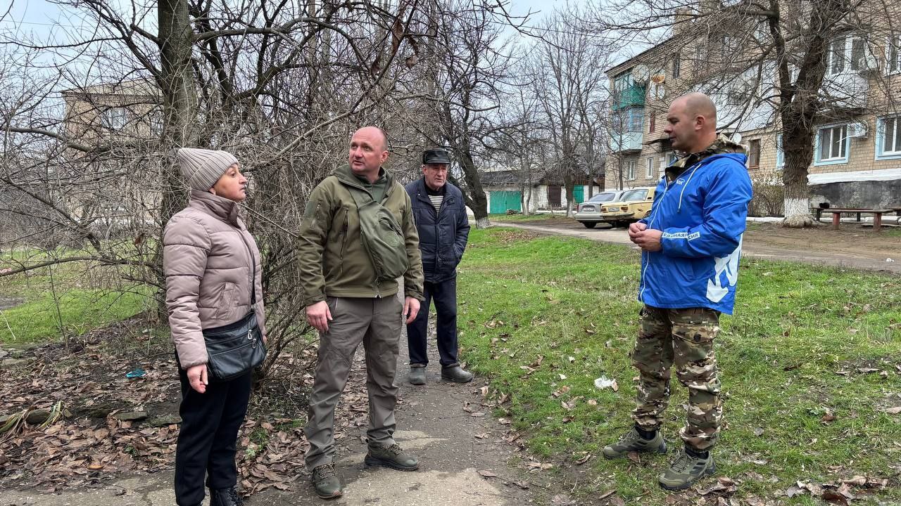Игорь Матрус и Павел Минаков провели сход с жителями пгт Нижняя Крынка Макеевского муниципального округа