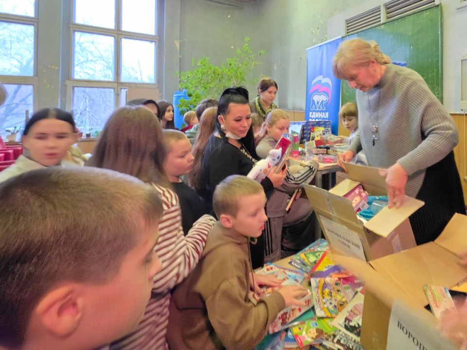 Сегодня в рамках акции «Коробка храбрости» руководитель Управы Ворошиловский внутригородского района Администрации городского округа Донецк Татьяна Копылова, депутат Донецкого городского совета I созыва Эдуард Либерман и...