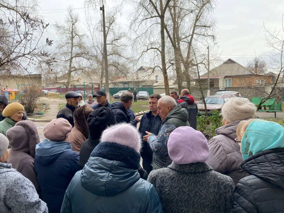 Евгений Поплавский: В городе Харцызске провел выездную встречу с жителями округа Евгений Поплавский: В городе Харцызске провел выездную встречу с жителями округа