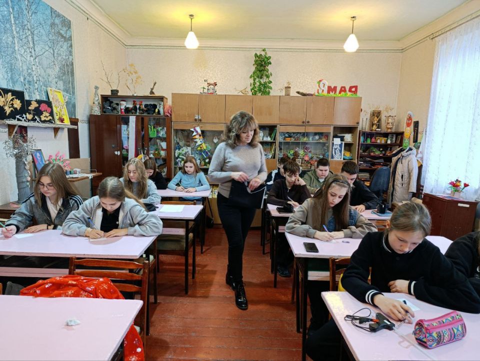 Беседа «Интернет- опасности социальных сетей» Беседа «Интернет- опасности социальных сетей»