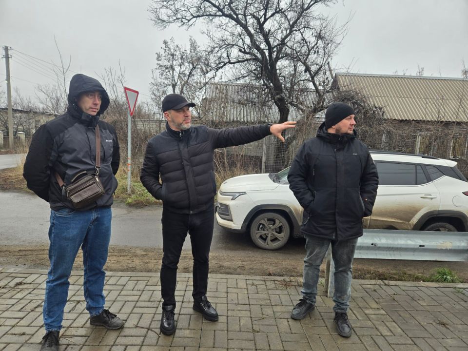 Сегодня глава муниципального образования городского округа Дебальцево Сергей Желновач провел объезд города Дебальцево с целью проверки текущего состояние благоустройства территории