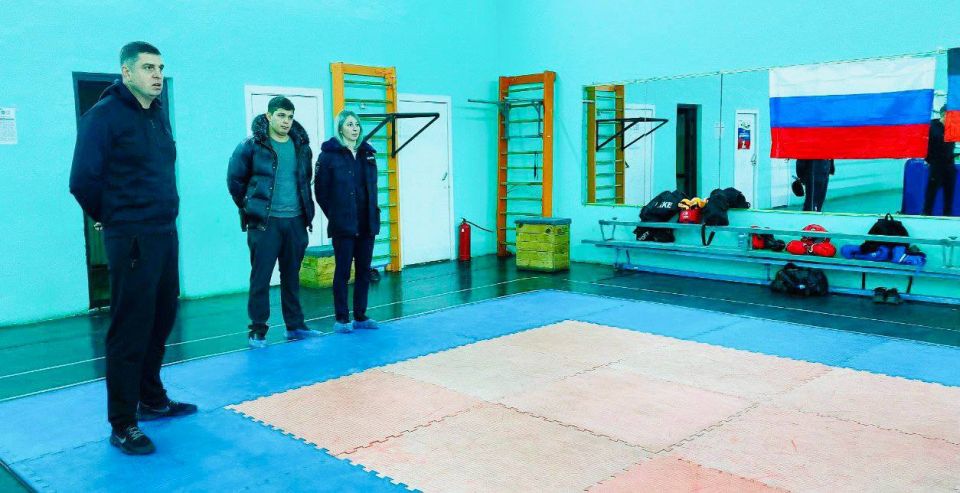 Сегодня в рамках профилактической беседы состоялось общение сотрудников полиции ОМВД РОССИИ "ХАРЦЫЗСКИЙ" с юными спортсменами Сегодня в рамках профилактической беседы состоялось общение сотрудников полиции ОМВД РОССИИ "ХАРЦЫЗСКИЙ" с юными спортсменами