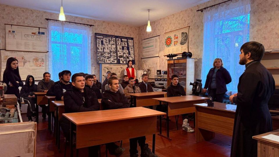Отдел по делам молодёжи и спорта администрации Ясиноватского муниципального округа организовал для студентов Ясиноватского ГБПОУ «Ясиноватский ТМТ» необычную и очень живую встречу Отдел по делам молодёжи и спорта администрации Ясиноватского муниципального округа организовал для студентов Ясиноватского ГБПОУ «Ясиноватский ТМТ» необычную и очень живую встречу
