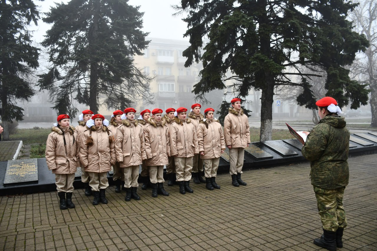 Сергей Желновач: В Дебальцево прошла торжественная церемония принятия присяги юнармейцами Сергей Желновач: В Дебальцево прошла торжественная церемония принятия присяги юнармейцами