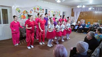 Вокальный коллектив «Лучики огнецвета» Дворца культуры им. В.В. Куйбышева побывал с концертом в Территориальном центре социального обслуживания Куйбышевского района