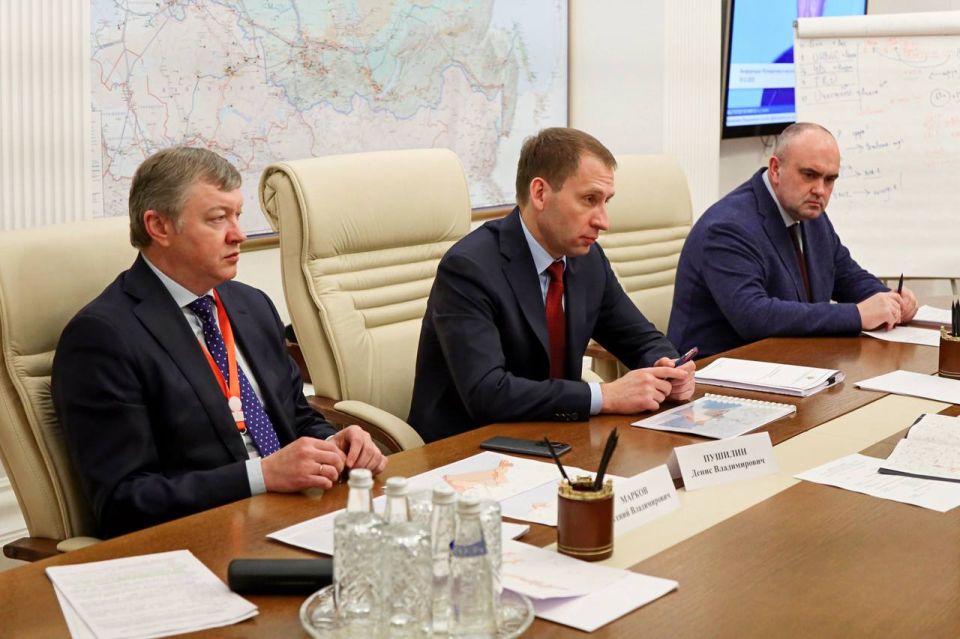 Александр Волошин: В ходе рабочей встречи с министром природных ресурсов и экологии России Александром Козловым и главой ДНР Денисом Пушилиным обсудили реализацию нацпроекта «Экологическое благополучие» в Республике Александр Волошин: В ходе рабочей встречи с министром природных ресурсов и экологии России Александром Козловым и главой ДНР Денисом Пушилиным обсудили реализацию нацпроекта «Экологическое благополучие» в Республике