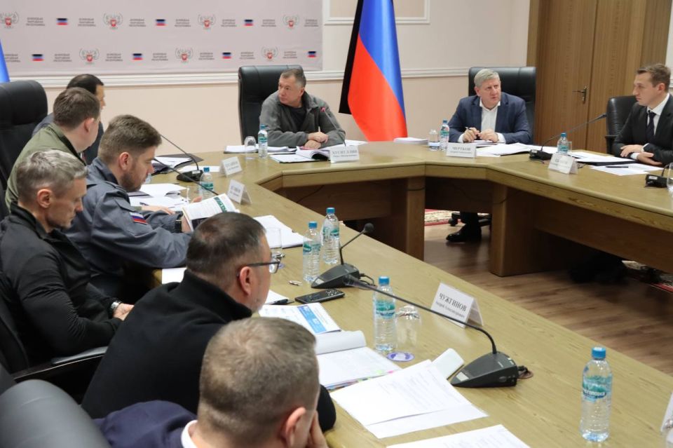 Александр Подгорный: В Донецке провёл сразу несколько совещаний Александр Подгорный: В Донецке провёл сразу несколько совещаний