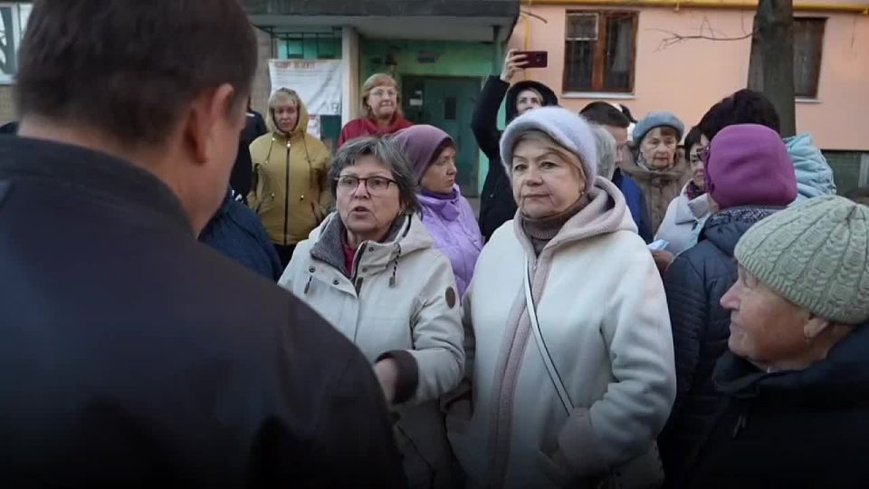 В доме № 92 на улице Краснозоринской по программе капремонтов приводят в порядок инженерные сети