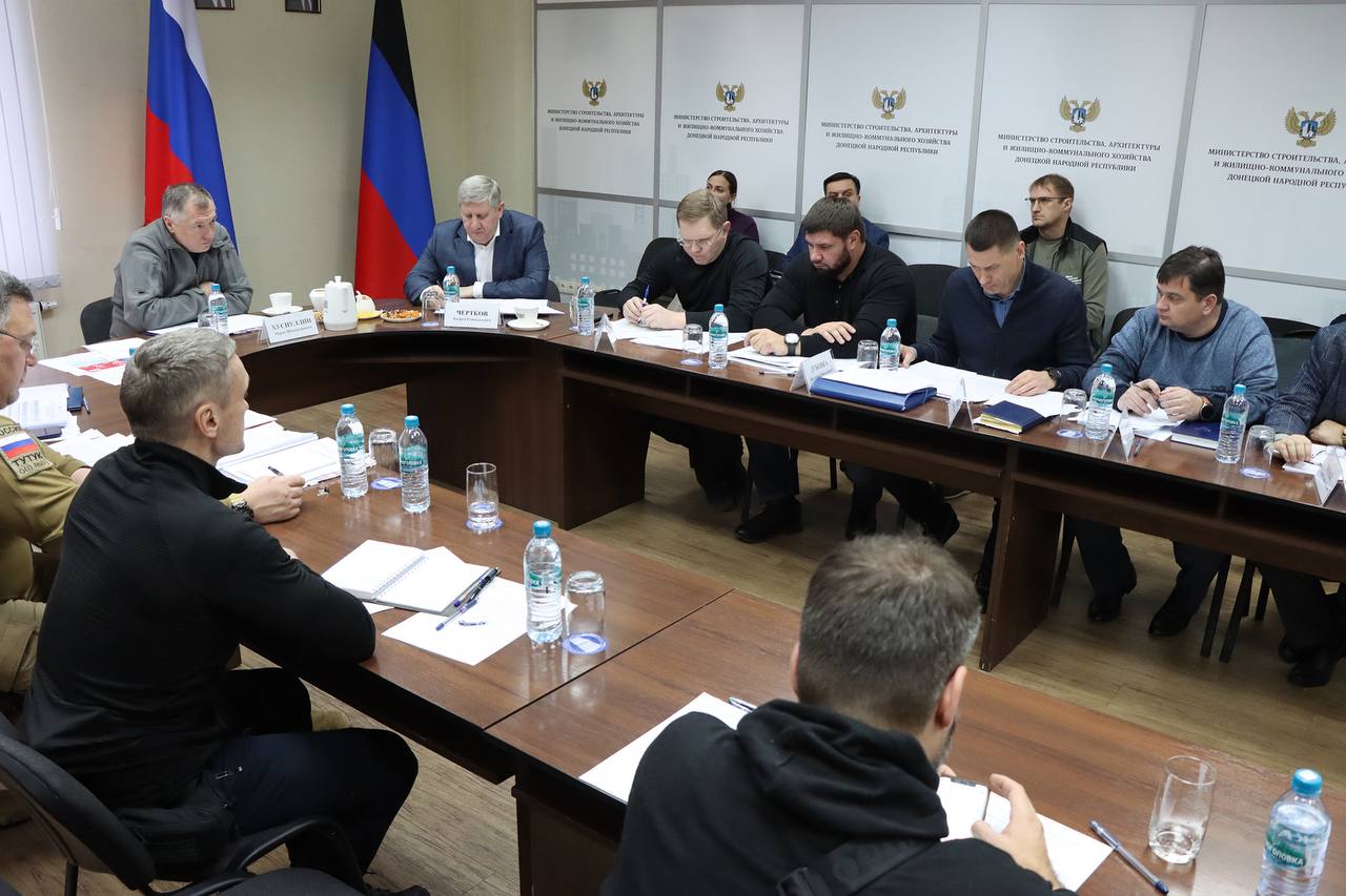 Александр Подгорный: В Донецке провёл сразу несколько совещаний Александр Подгорный: В Донецке провёл сразу несколько совещаний