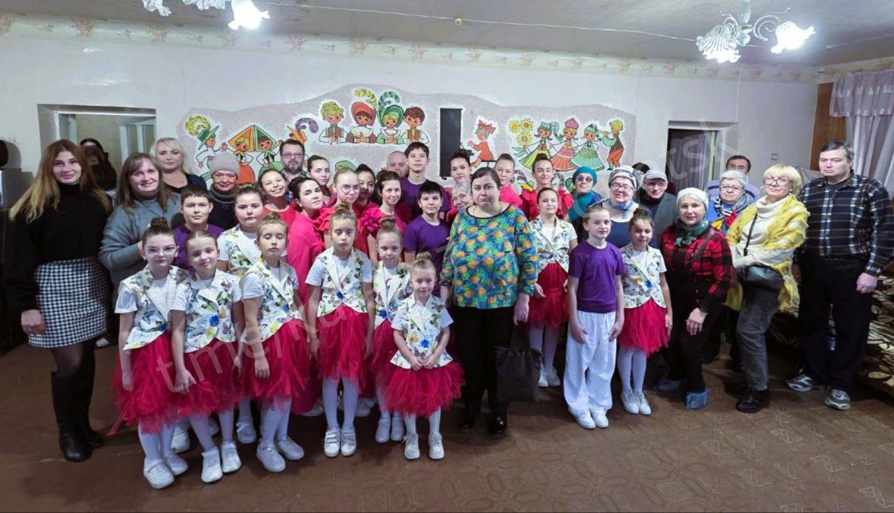 Вокальный коллектив «Лучики огнецвета» Дворца культуры им. В.В. Куйбышева побывал с концертом в Территориальном центре социального обслуживания Куйбышевского района Вокальный коллектив «Лучики огнецвета» Дворца культуры им. В.В. Куйбышева побывал с концертом в Территориальном центре социального обслуживания Куйбышевского района