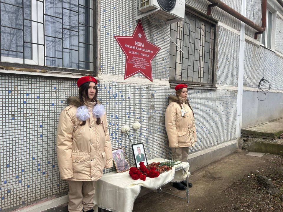 "Звезда Героя". В поселке Тельманово состоялось открытие очередной мемориальной доски в рамках партийного проекта "Звезда Героя". Мероприятие прошло при участии председателя Тельмановского муниципального совета Дмитрия... "Звезда Героя". В поселке Тельманово состоялось открытие очередной мемориальной доски в рамках партийного проекта "Звезда Героя". Мероприятие прошло при участии председателя Тельмановского муниципального совета Дмитрия...