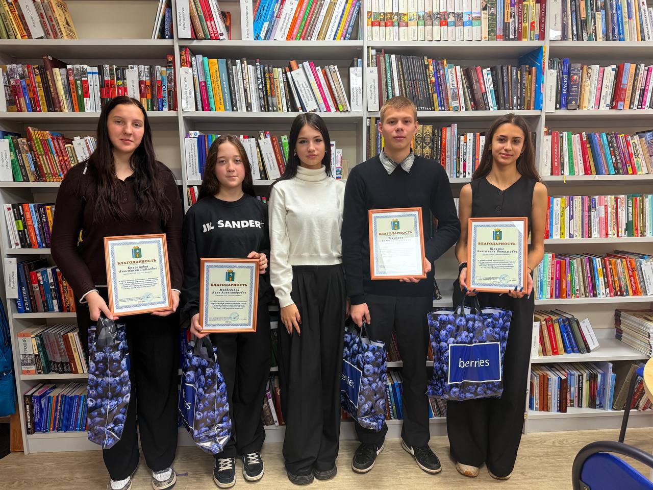 Добра много не бывает. В Международный день добровольца, который отмечается ежегодно 5 декабря, в Мангушском муниципальном округе состоялось трогательное и по-настоящему важное событие Добра много не бывает. В Международный день добровольца, который отмечается ежегодно 5 декабря, в Мангушском муниципальном округе состоялось трогательное и по-настоящему важное событие