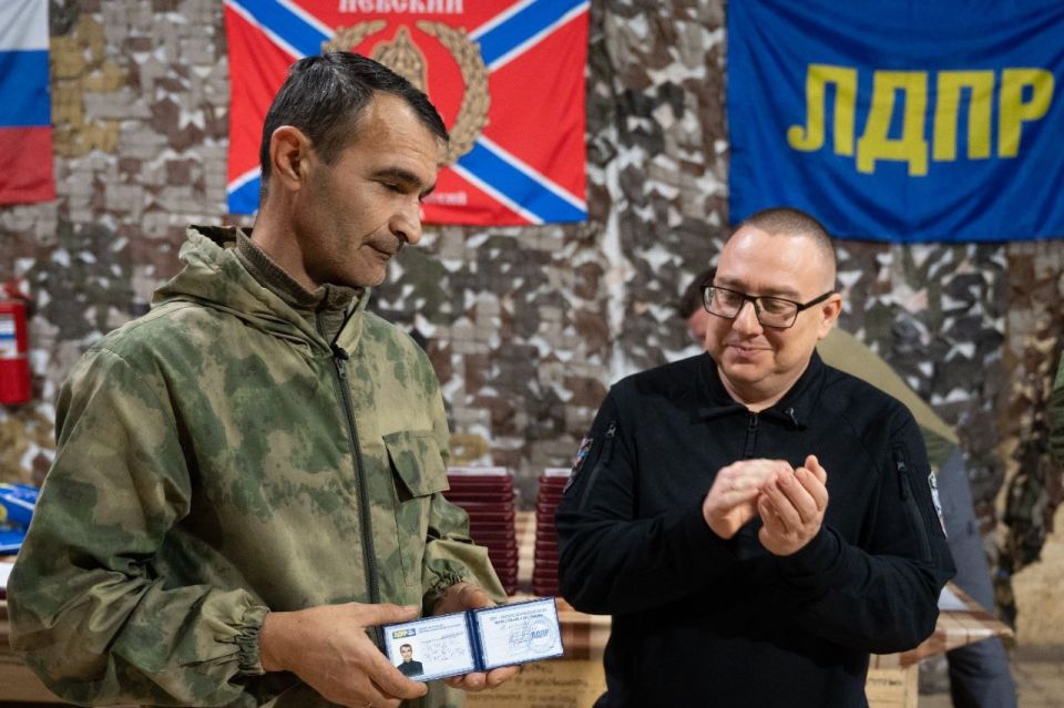 Андрей Крамар: В День памяти Святого Благоверного князя Александра Невского, счел исключительно важным лично поздравить бойцов добровольческой бригады, носящей его имя Андрей Крамар: В День памяти Святого Благоверного князя Александра Невского, счел исключительно важным лично поздравить бойцов добровольческой бригады, носящей его имя