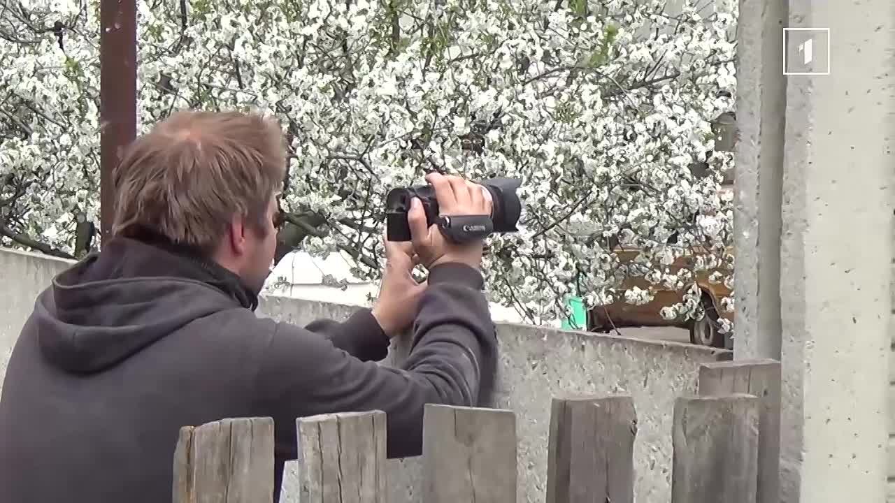 В Донецке открыли мемориальную парту, посвящённую журналистам Александру Мартемьянову и Анатолию Жарову