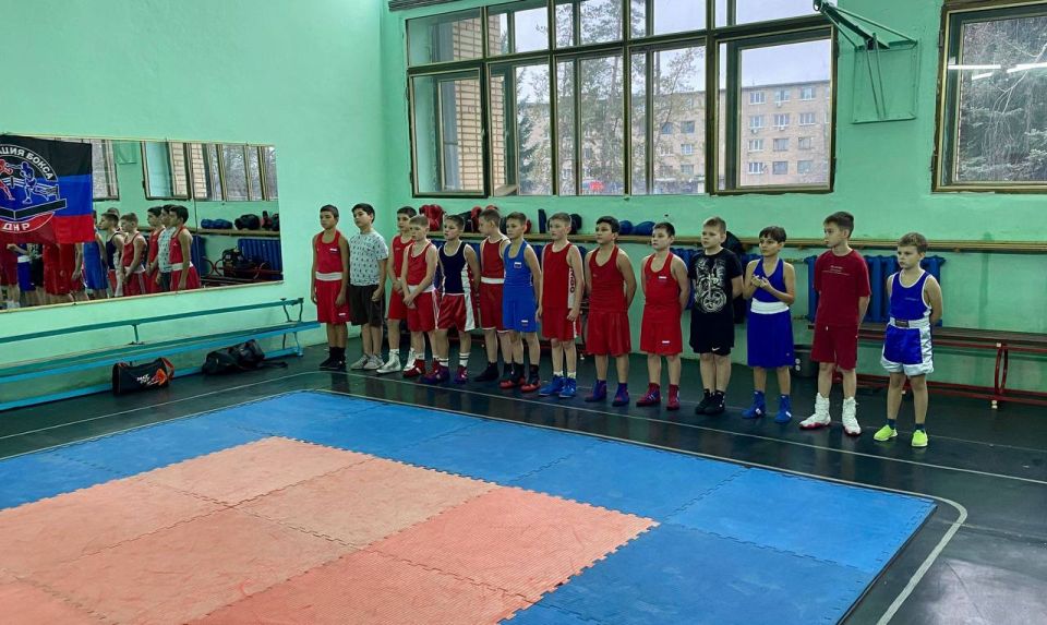 Сегодня в рамках профилактической беседы состоялось общение сотрудников полиции ОМВД РОССИИ "ХАРЦЫЗСКИЙ" с юными спортсменами Сегодня в рамках профилактической беседы состоялось общение сотрудников полиции ОМВД РОССИИ "ХАРЦЫЗСКИЙ" с юными спортсменами