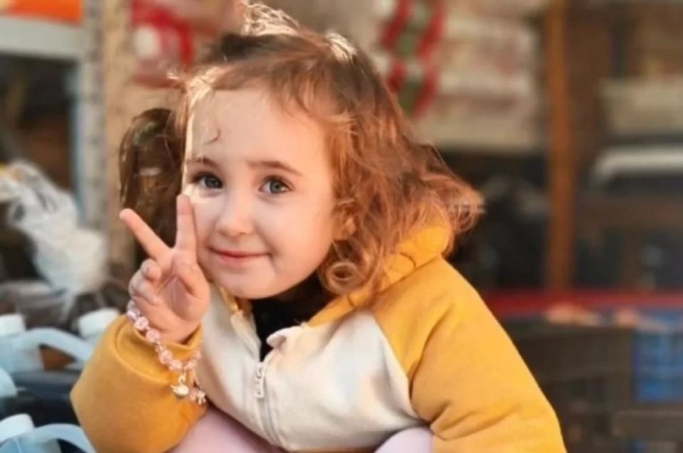 У семейной пары из Китая родилась голубоглазая девочка со светлыми волосами У семейной пары из Китая родилась голубоглазая девочка со светлыми волосами