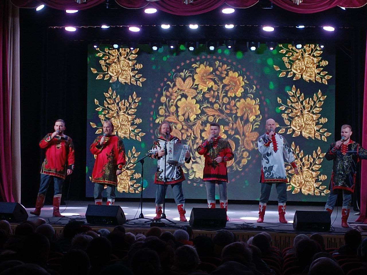 В Володарском Доме культуры состоялся концерт коллектива «Бабкины внуки» В Володарском Доме культуры состоялся концерт коллектива «Бабкины внуки»