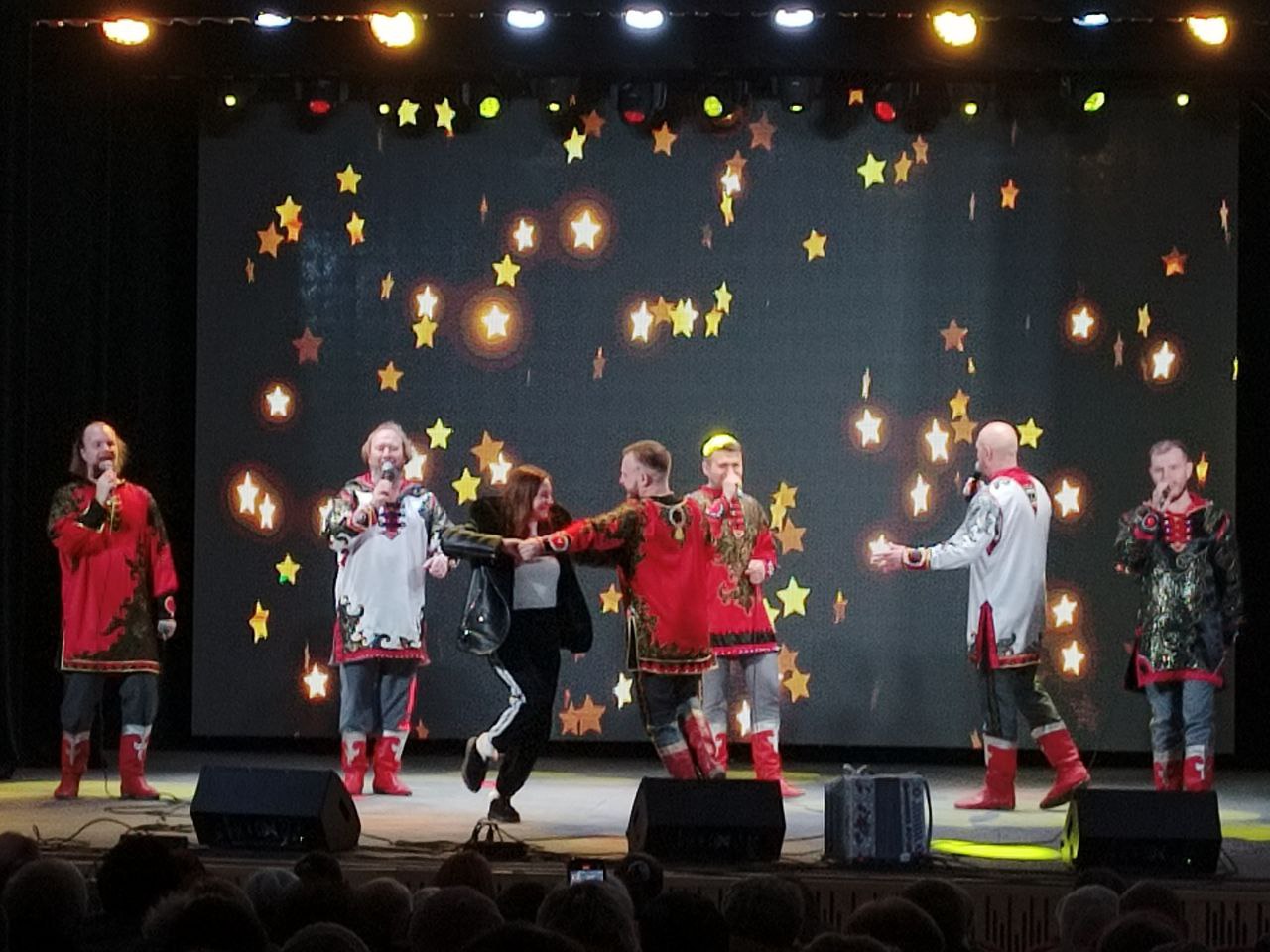 В Володарском Доме культуры состоялся концерт коллектива «Бабкины внуки» В Володарском Доме культуры состоялся концерт коллектива «Бабкины внуки»