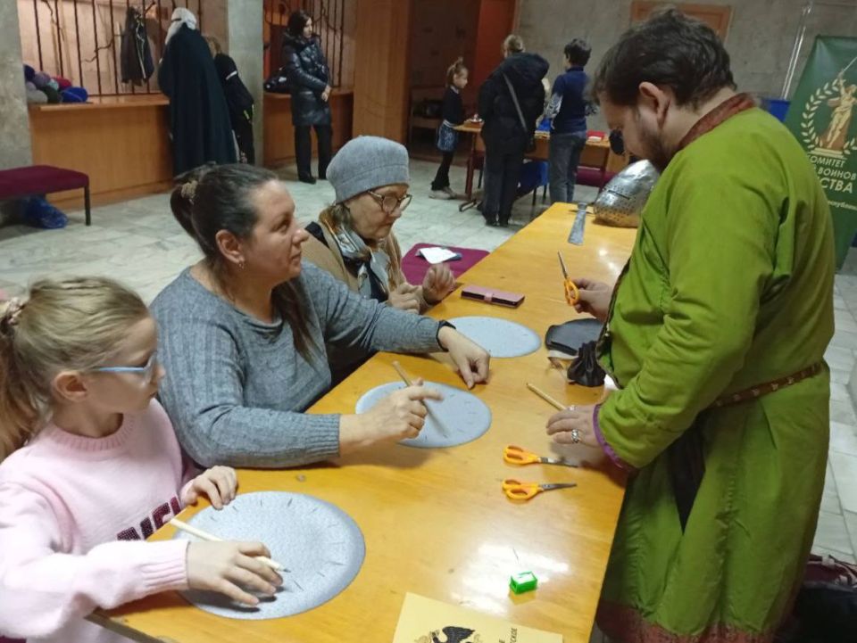 Снова посетили с детьми из семей военнослужащих мастер-классы «Путешествие в прошлое» в Донецке Снова посетили с детьми из семей военнослужащих мастер-классы «Путешествие в прошлое» в Донецке