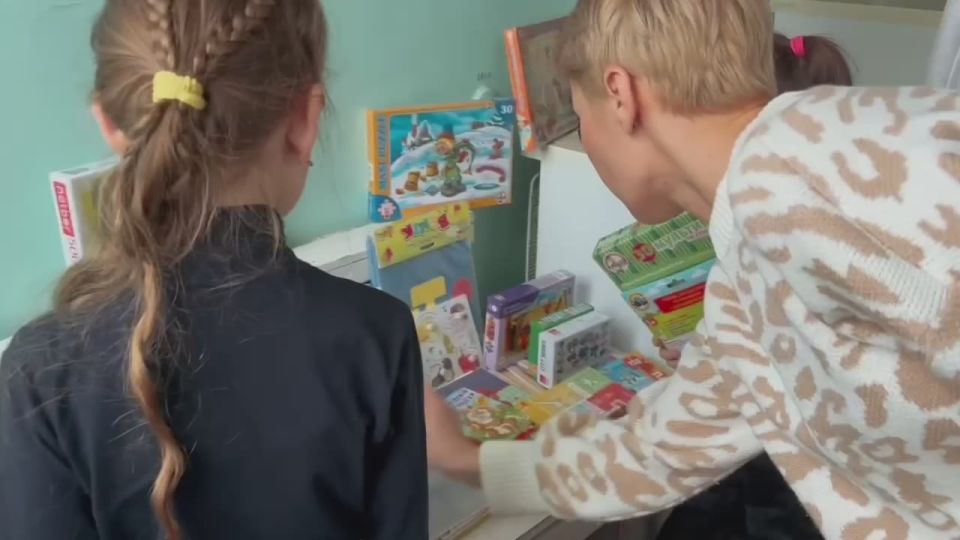 Жители Мангушского округа поддержали акцию «Коробка храбрости»