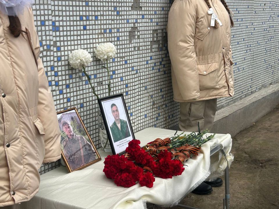 "Звезда Героя". В поселке Тельманово состоялось открытие очередной мемориальной доски в рамках партийного проекта "Звезда Героя". Мероприятие прошло при участии председателя Тельмановского муниципального совета Дмитрия... "Звезда Героя". В поселке Тельманово состоялось открытие очередной мемориальной доски в рамках партийного проекта "Звезда Героя". Мероприятие прошло при участии председателя Тельмановского муниципального совета Дмитрия...