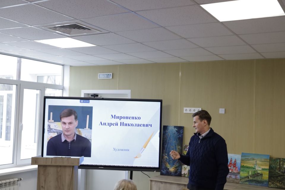 5 декабря 2025 г. в стенах Мариупольского государственного университета имени А.И. Куинджи, на факультете гуманитарных и социальных наук, состоялась встреча, объединившая студентов, преподавателей и талантливых художников 5 декабря 2025 г. в стенах Мариупольского государственного университета имени А.И. Куинджи, на факультете гуманитарных и социальных наук, состоялась встреча, объединившая студентов, преподавателей и талантливых художников