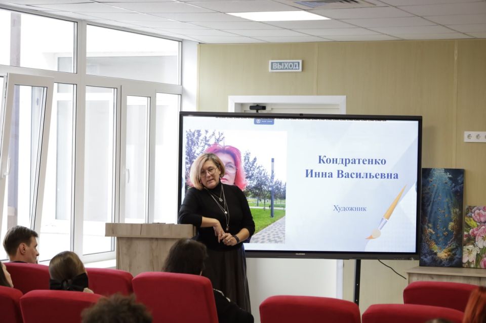 5 декабря 2025 г. в стенах Мариупольского государственного университета имени А.И. Куинджи, на факультете гуманитарных и социальных наук, состоялась встреча, объединившая студентов, преподавателей и талантливых художников 5 декабря 2025 г. в стенах Мариупольского государственного университета имени А.И. Куинджи, на факультете гуманитарных и социальных наук, состоялась встреча, объединившая студентов, преподавателей и талантливых художников