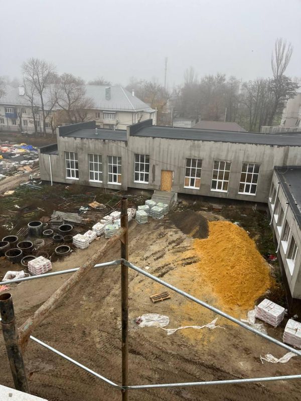 При участии ФАУ «РосКапСтрой» ведется восстановление школы №40 на улице Владимирской