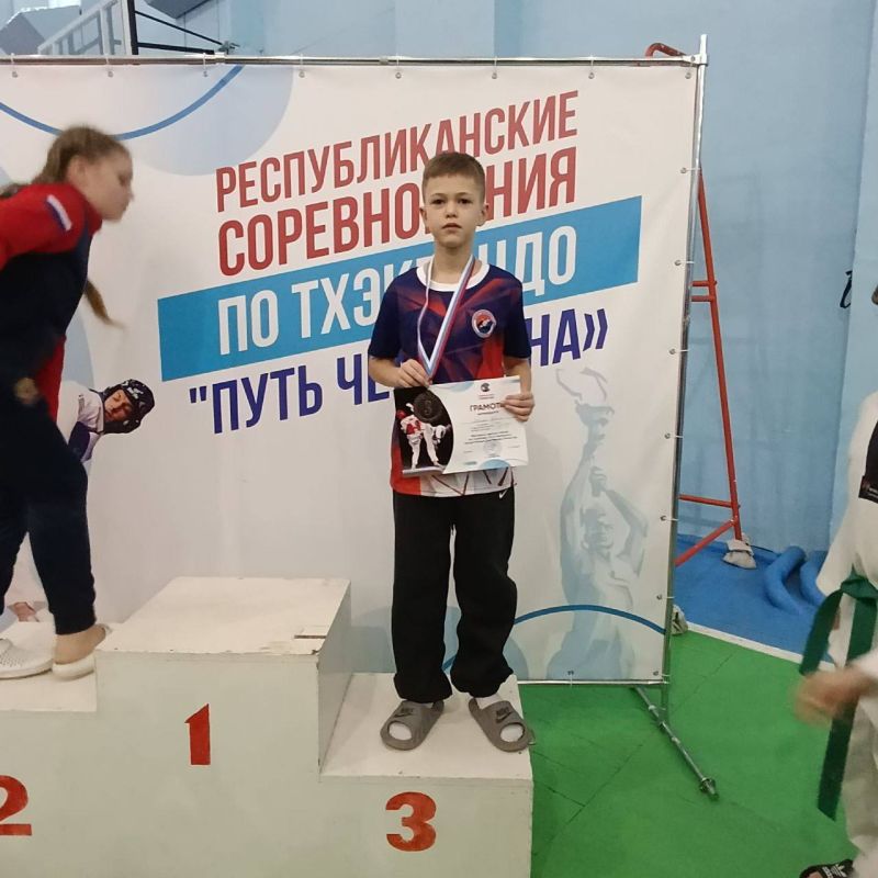 Фестиваль цветных поясов. Самые молодые спортсмены команды СК "Инсайт" (2015-2018), 6 декабря 2025 года, приняли участие в Фестивале цветных поясов по тхэквондо, приуроченный Дню Героев Отечества в г. Луганске , ЛНР Фестиваль цветных поясов. Самые молодые спортсмены команды СК "Инсайт" (2015-2018), 6 декабря 2025 года, приняли участие в Фестивале цветных поясов по тхэквондо, приуроченный Дню Героев Отечества в г. Луганске , ЛНР