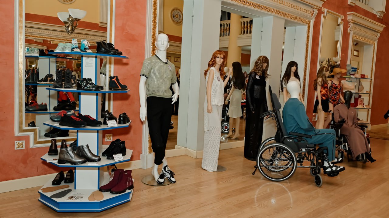 Юрий Покинтелица: Коллеги, друзья!. От всей души поздравляю коллектив Донецкого республиканского протезно-ортопедического центра с 80-летием нашего центра! Ваша работа - это ежедневный труд во имя самой важной цели:... Юрий Покинтелица: Коллеги, друзья!. От всей души поздравляю коллектив Донецкого республиканского протезно-ортопедического центра с 80-летием нашего центра! Ваша работа - это ежедневный труд во имя самой важной цели:...