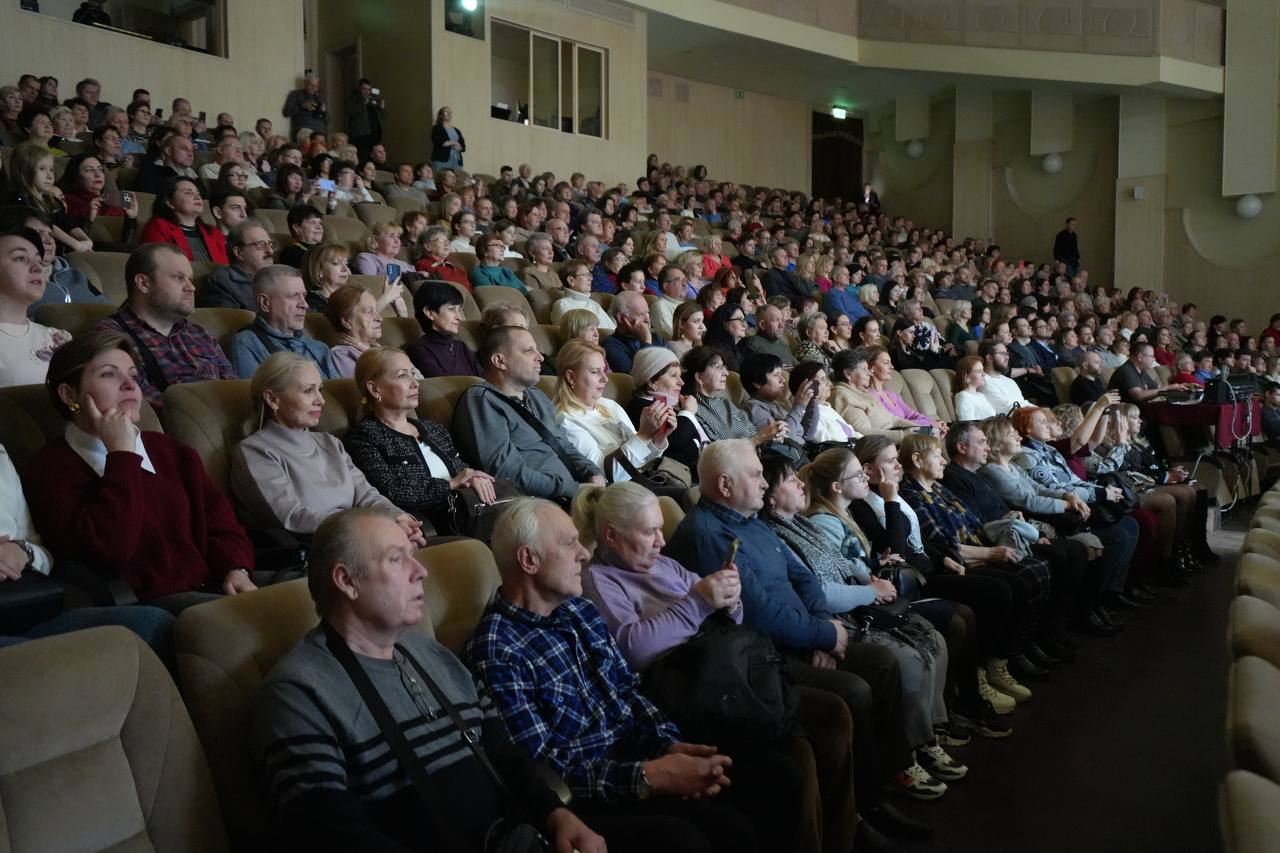 Михаил Желтяков: В преддверии Дня Героев Отечества на сцене Центра Славянской культуры выступил легендарный Академический ансамбль песни и пляски Российской Армии имени А.В. Александрова Михаил Желтяков: В преддверии Дня Героев Отечества на сцене Центра Славянской культуры выступил легендарный Академический ансамбль песни и пляски Российской Армии имени А.В. Александрова