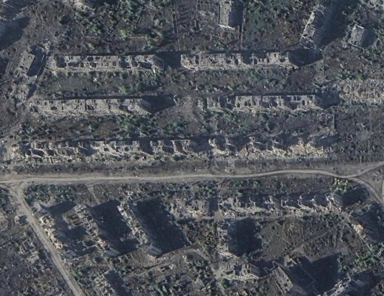 Спутниковые снимки Бахмута, практически полностью разрушенного в ходе длительных городских боев Спутниковые снимки Бахмута, практически полностью разрушенного в ходе длительных городских боев