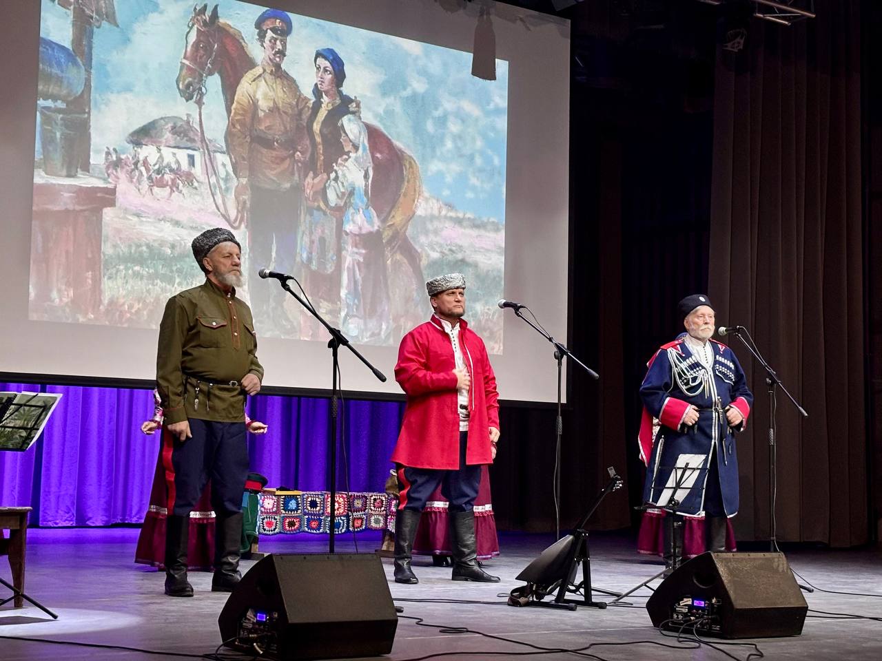 Ямальские казаки на сцене Волновахского ОДК им. Героя России В. А. Жоги Ямальские казаки на сцене Волновахского ОДК им. Героя России В. А. Жоги