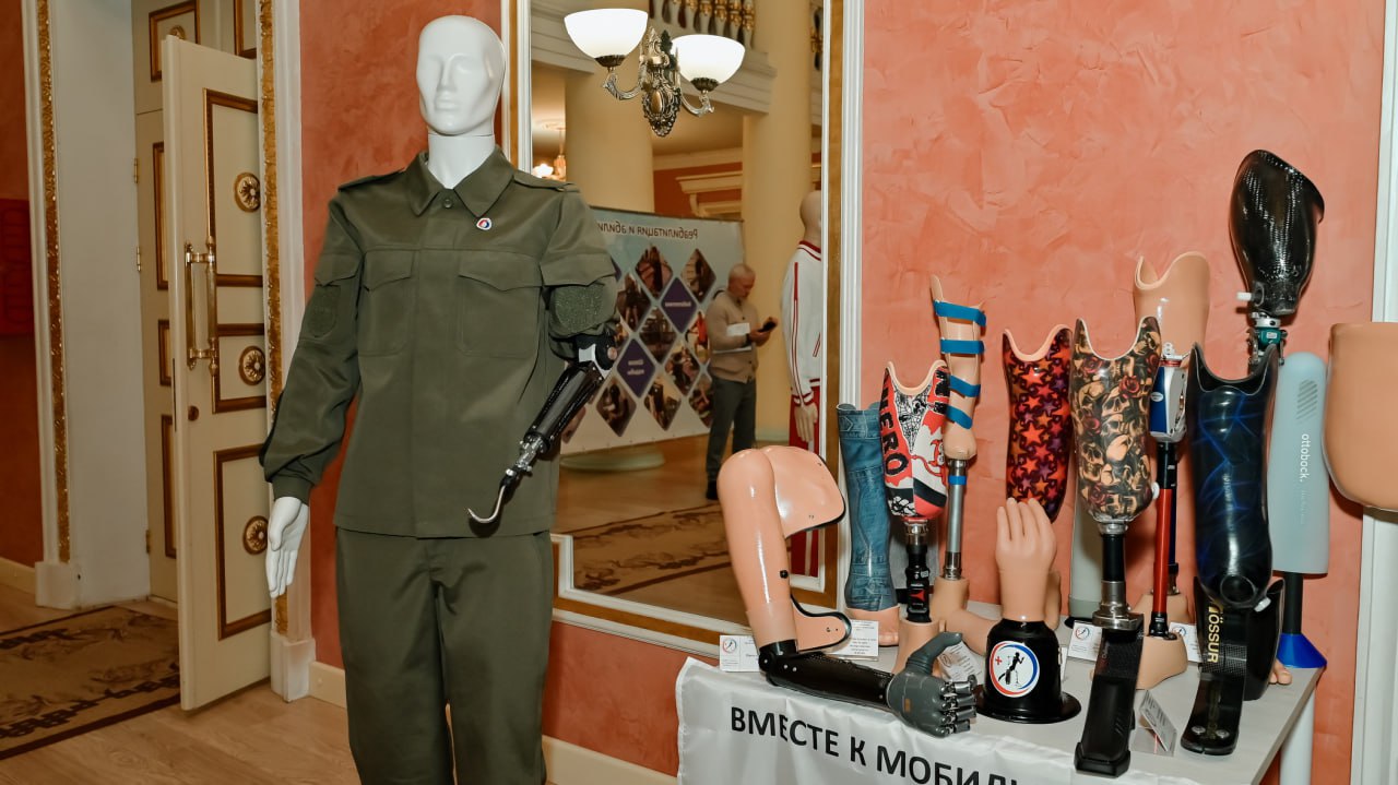 Юрий Покинтелица: Коллеги, друзья!. От всей души поздравляю коллектив Донецкого республиканского протезно-ортопедического центра с 80-летием нашего центра! Ваша работа - это ежедневный труд во имя самой важной цели:... Юрий Покинтелица: Коллеги, друзья!. От всей души поздравляю коллектив Донецкого республиканского протезно-ортопедического центра с 80-летием нашего центра! Ваша работа - это ежедневный труд во имя самой важной цели:...